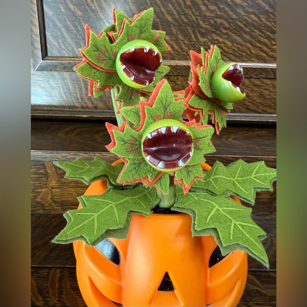 Hyde & EEK Animated Pumpkin Dancing Singing Venus Flytrap Vines Halloween Decor - Picture 4 of 17